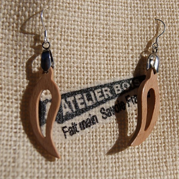 blad&oslash;rering laget av b&oslash;ketre, etiske tresmykker, natursmykker, h&aring;ndlaget