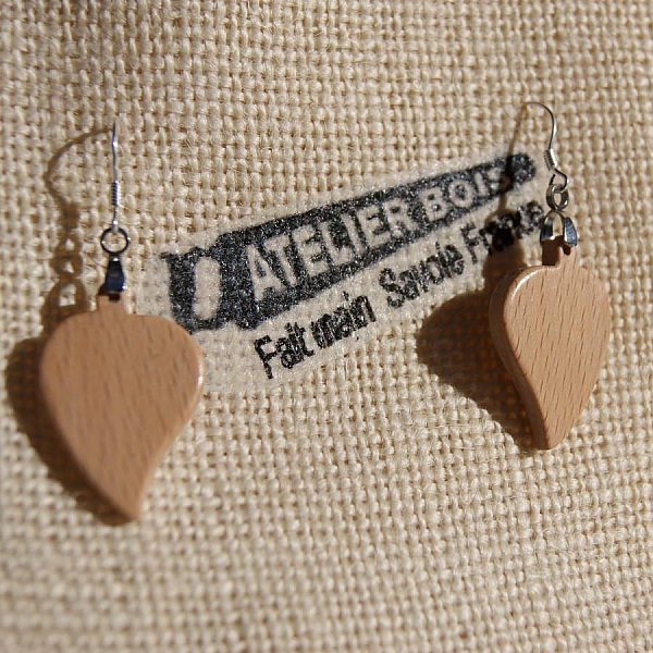 rund blad&oslash;rering laget av b&oslash;k etisk tresmykke, h&aring;ndlagde voksede natursmykker