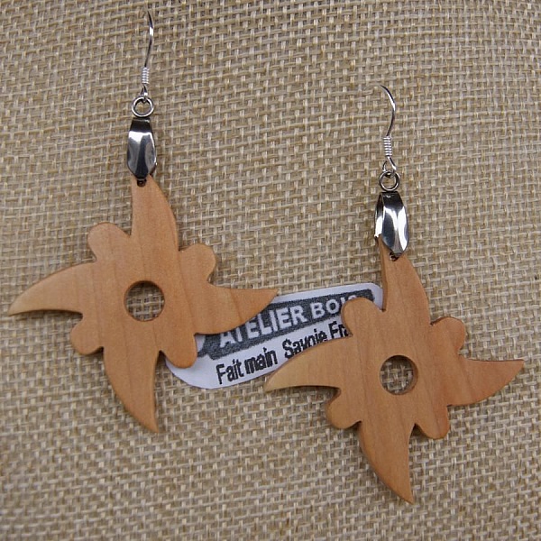 &oslash;redobber av vokset kirseb&aelig;rtre, h&aring;ndlaget