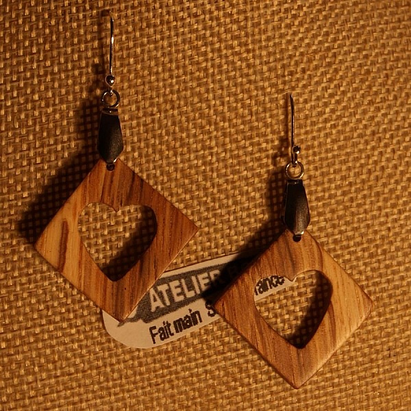 firkantede &oslash;reringer med eik hjerte etiske tresmykker, tre bryllup, Valentinsdag, h&aring;ndlaget