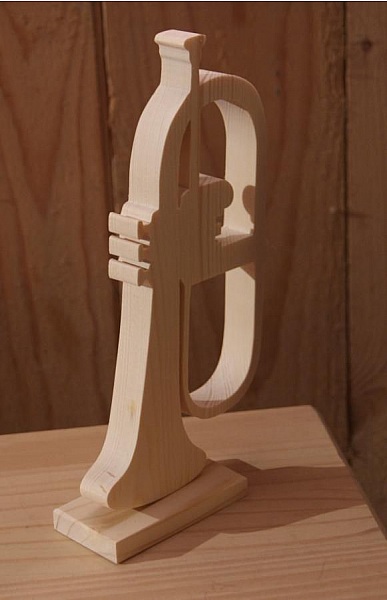 Bugle en bois massif ht 20 cm d&eacute;coration theme musique fait main cadeau musicien tubiste