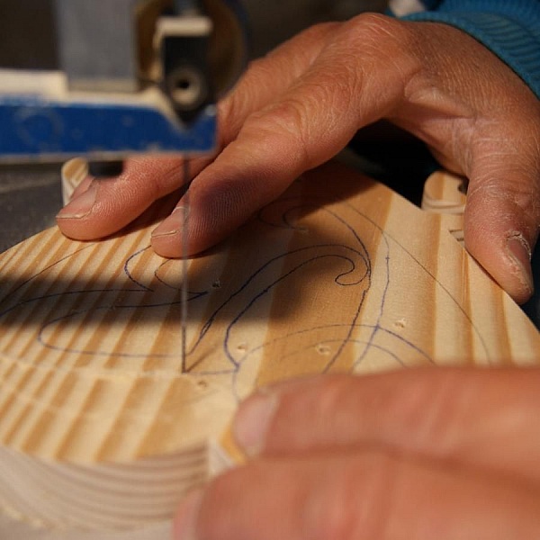 Coeur anniversaire, initiales et ann&eacute;es personnalis&eacute;es, bois &eacute;pic&eacute;a massif fait main, deco table