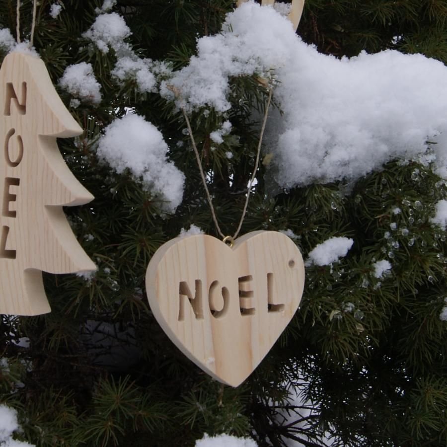 Julekulehjerte i tre for å henge på juletreet ditt