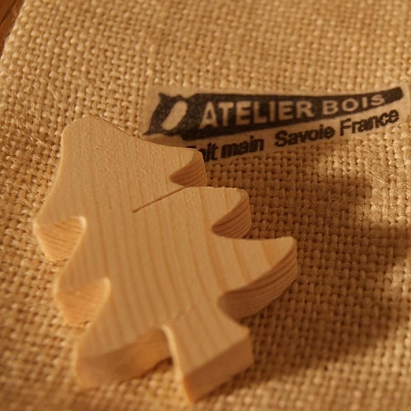 Juletre bordkort i massivt grantre, gjenbrukbart, for &aring; dekorere, per 10, navnelapp for julebord, naturtema, fjell, h&aring;ndlaget tre