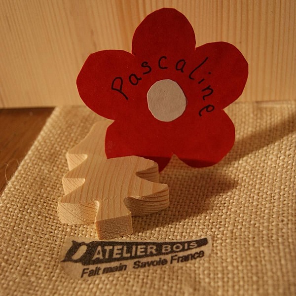 Juletre bordkort i massivt grantre, gjenbrukbart, for &aring; dekorere, per 10, navnelapp for julebord, naturtema, fjell, h&aring;ndlaget tre