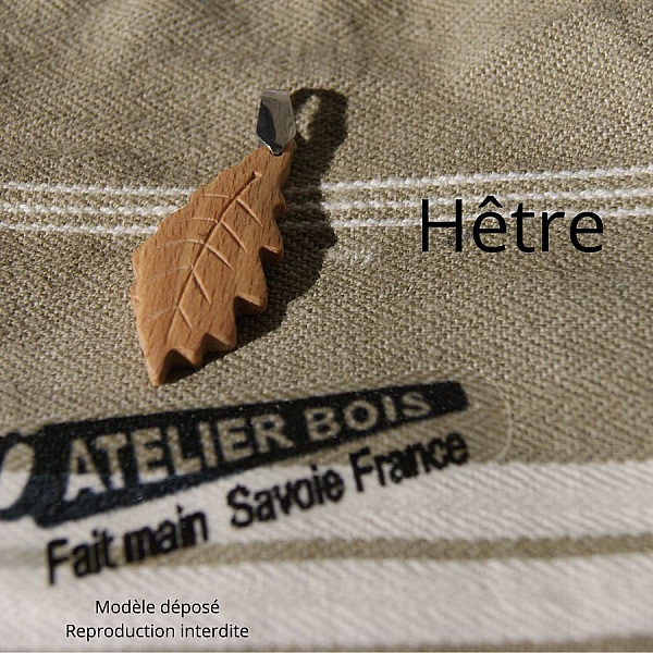 eikeblad anheng i vokset b&oslash;k etisk juvel, h&aring;ndlaget, h&aring;ndlaget