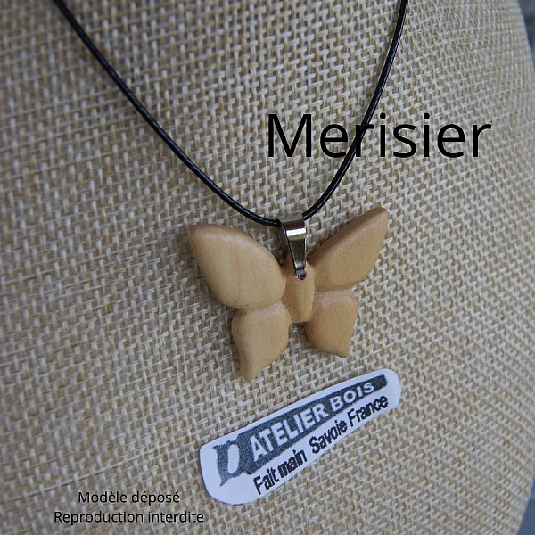 pendentif papillon en bois de merisier bijoux bois et nature, fait main, pendentif &eacute;t&eacute; 