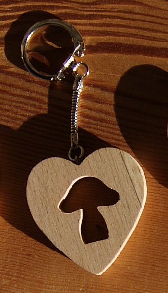 n&oslash;kkelring med hjerte og sopp