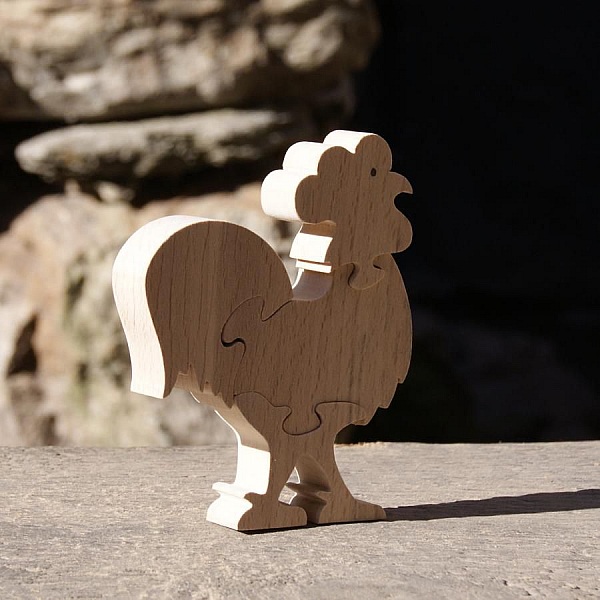 Puslespill i tre 4 stykker massivt b&oslash;ketre, h&aring;ndlaget, bondeg&aring;rdsdyr, bakg&aring;rd