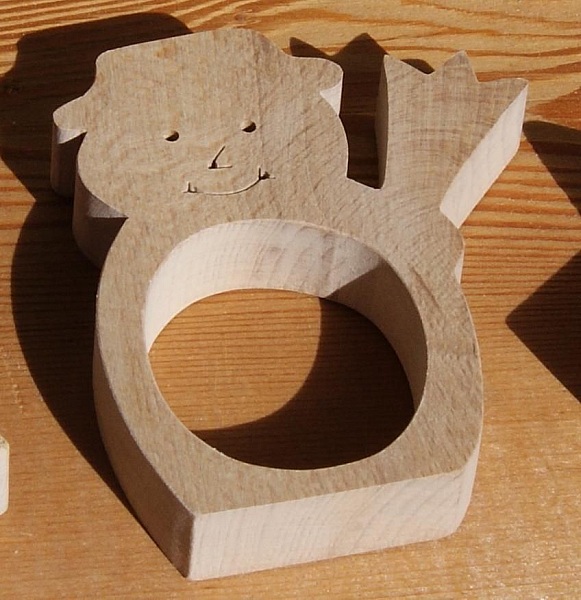 Serviettring sn&oslash;mann og hans kost h&aring;ndlaget massiv b&oslash;k, juleborddekorasjon