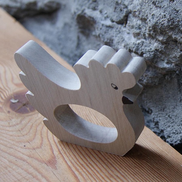 Serviettring h&oslash;ne for &aring; male massivt tre h&aring;ndlaget