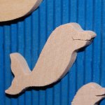 miniatyr delfinfigur 3,5 x 3,7 cm massivt tre for maling, tykkelse 3 mm, for scrapbooking