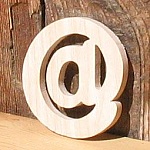 skilt arobase massivt b&oslash;ketre h&aring;ndlaget